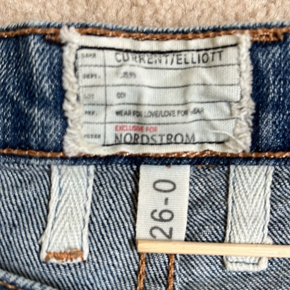 Current Elliot (exclusive for Nordstroms) Boyfriend distressed jeans. Fit 28-29 - Picture 7 of 11